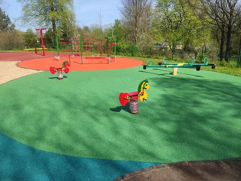 Jak zakotwiczyć plac zabaw, aby zapewnić bezpieczeństwo i stabilność