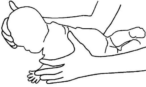 Co zrobić gdy dziecko trzyma główkę na jedną stronę - ważne kroki do podjęcia