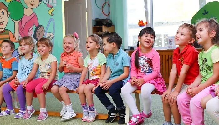 Jak ubrać dziecko do przedszkola, aby uniknąć przegrzania i dyskomfortu