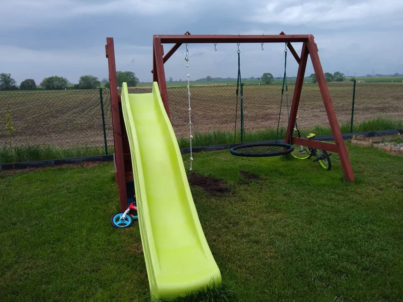 Jak zakotwić plac zabaw, aby zapewnić bezpieczeństwo dzieciom