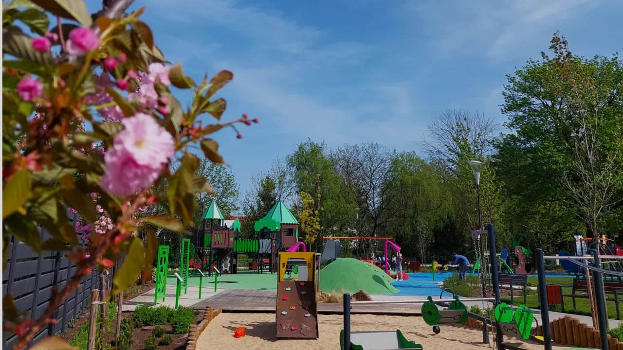 Co na plac zabaw dla dzieci, aby zapewnić bezpieczeństwo i radość