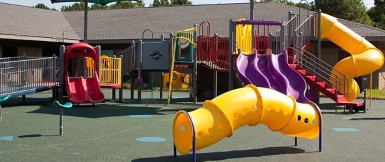 Co powinien zawierać regulamin placu zabaw, aby zapewnić bezpieczeństwo?