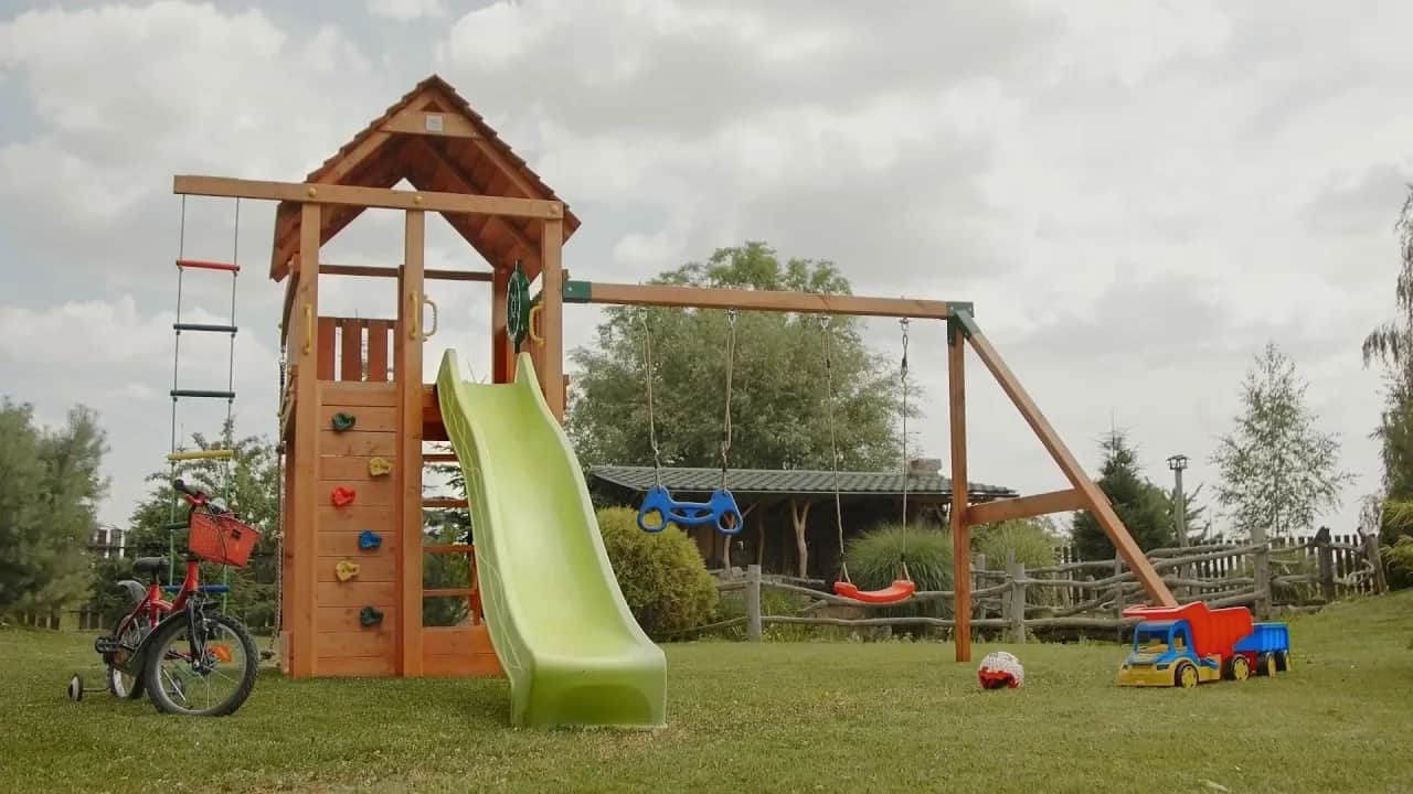 Jak zbudować plac zabaw dla dziecka - bezpieczne i kreatywne rozwiązania