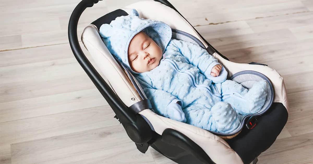 Do kiedy dziecko może jeździć w nosidełku? Sprawdź ważne limity