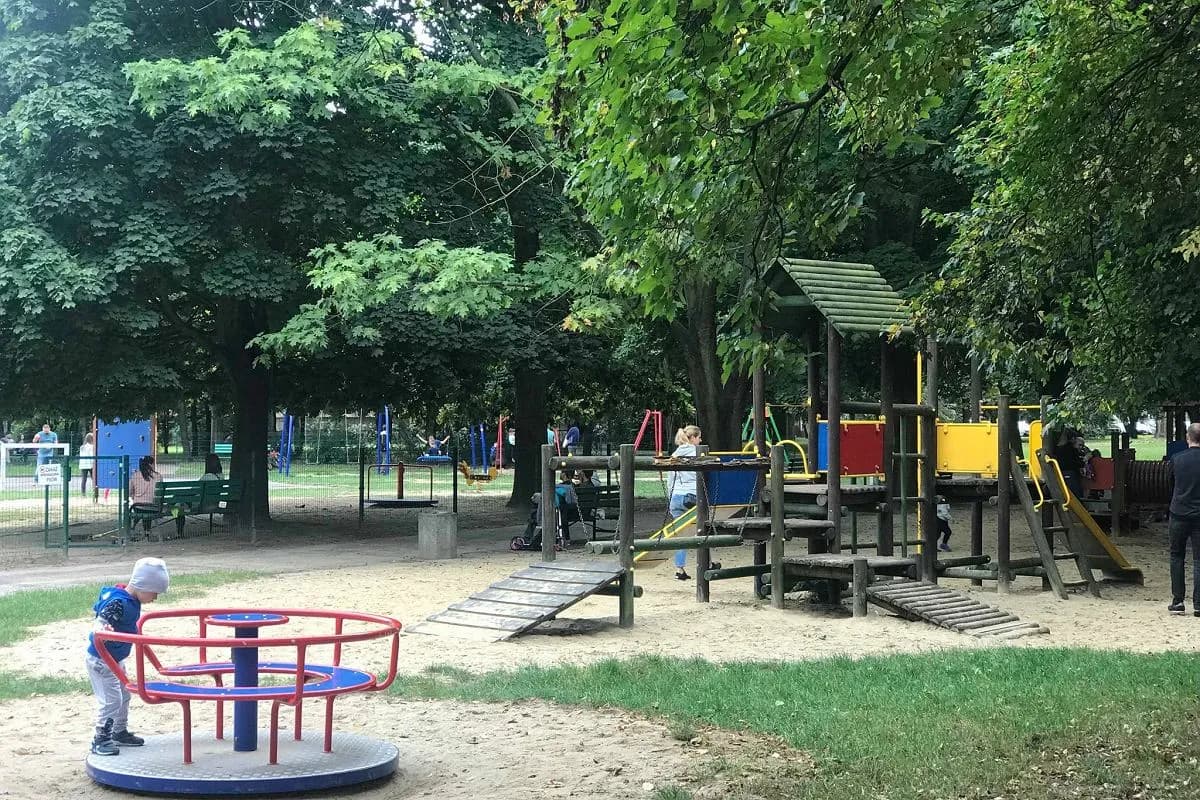 Gdzie obejrzeć film Plac zabaw online? Sprawdź dostępność teraz