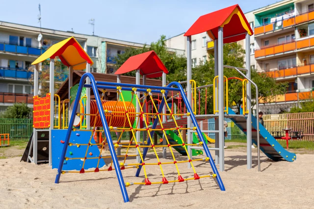 Ile kosztuje certyfikat na plac zabaw? Poznaj szczegółowe ceny i inspekcje